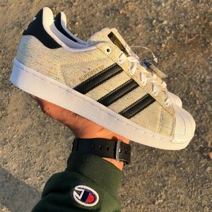 Adidas Superstar • Women’s size 5.5